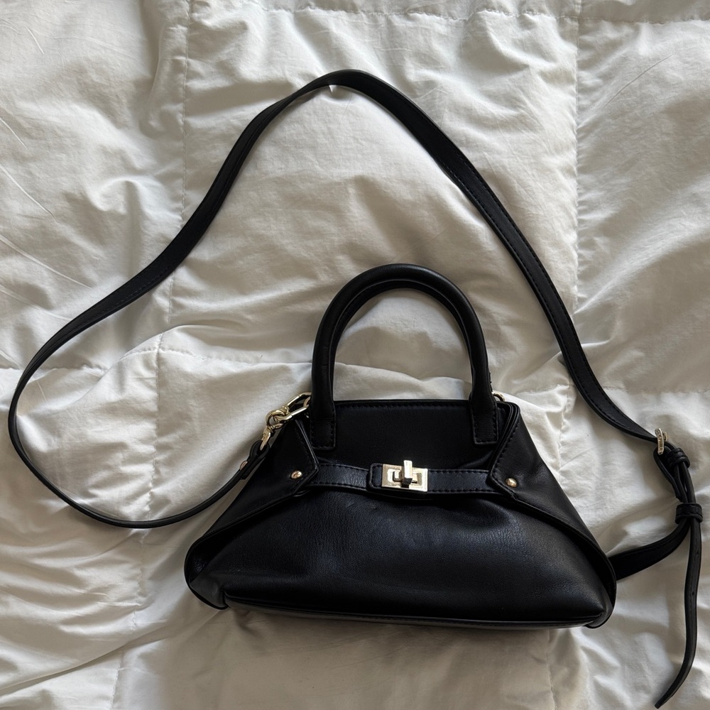 Steve Madden Black Crossbody Bag with turnkey lock